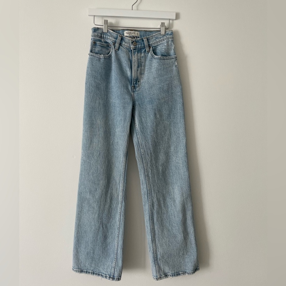 Abercrombie 90’s High Rise Relaxed Jeans